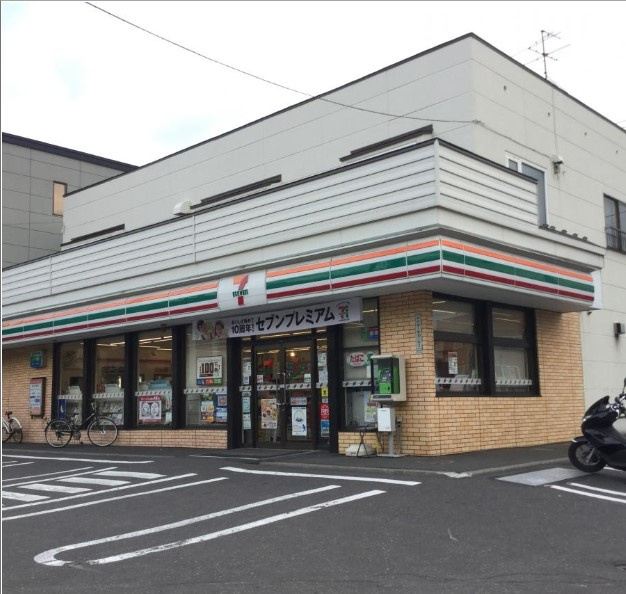 コンビニ　セブンイレブン札幌南郷通21丁目店（コンビニ）まで506m