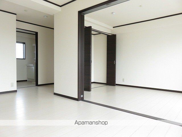 西荘ビルの居間写真