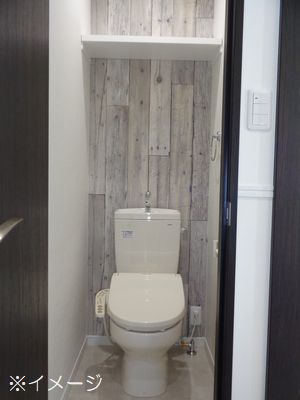 東岩田ガレージハウス A棟のトイレ写真