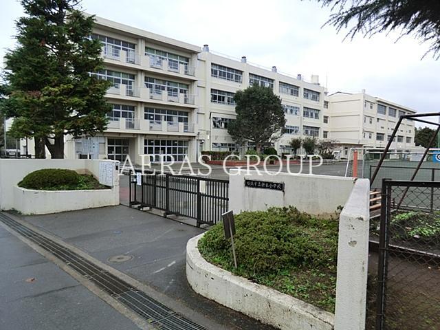 小学校　横浜市立折本小学校（小学校）まで704m