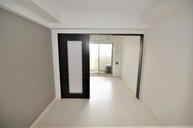 居室・リビング　写真は同マンション別の部屋のものです。