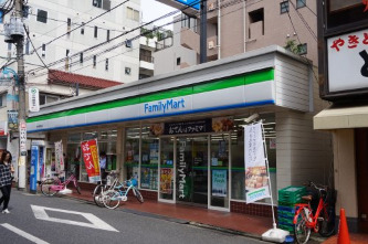 コンビニ　ファミリーマート 新丸子駅西口店（コンビニ）まで149m