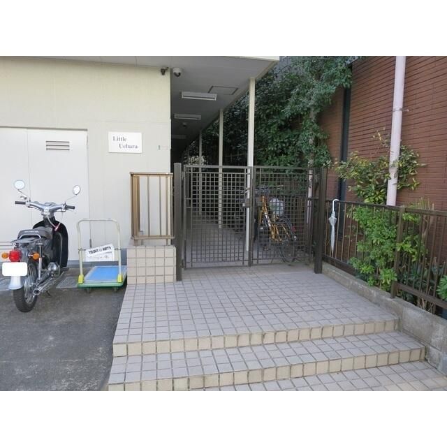 エントランス　落ち着いたエントランスです