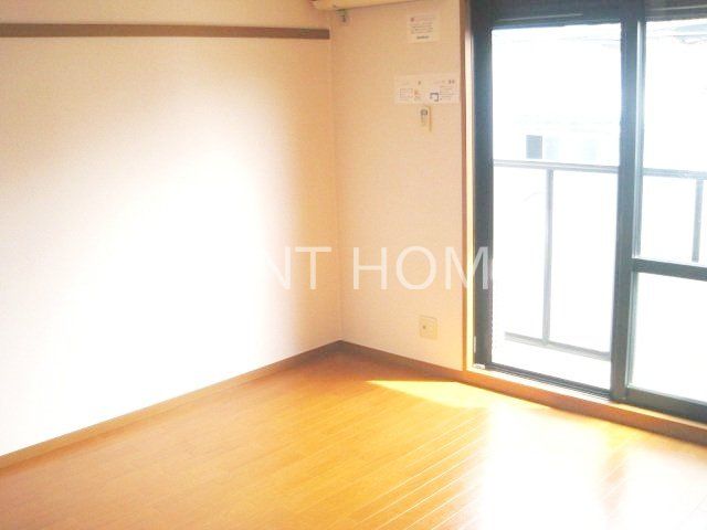 その他部屋・スペース　南向きで明るいお部屋です。