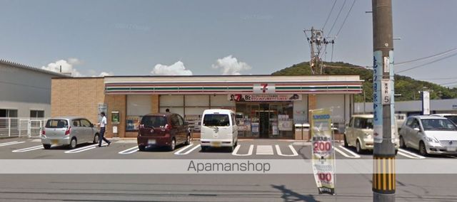 コンビニ　セブンイレブン（コンビニ）まで940m