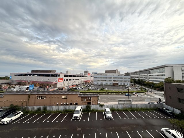 眺望　4階なので、バルコニーからは見晴らしのいい景色が見られます！