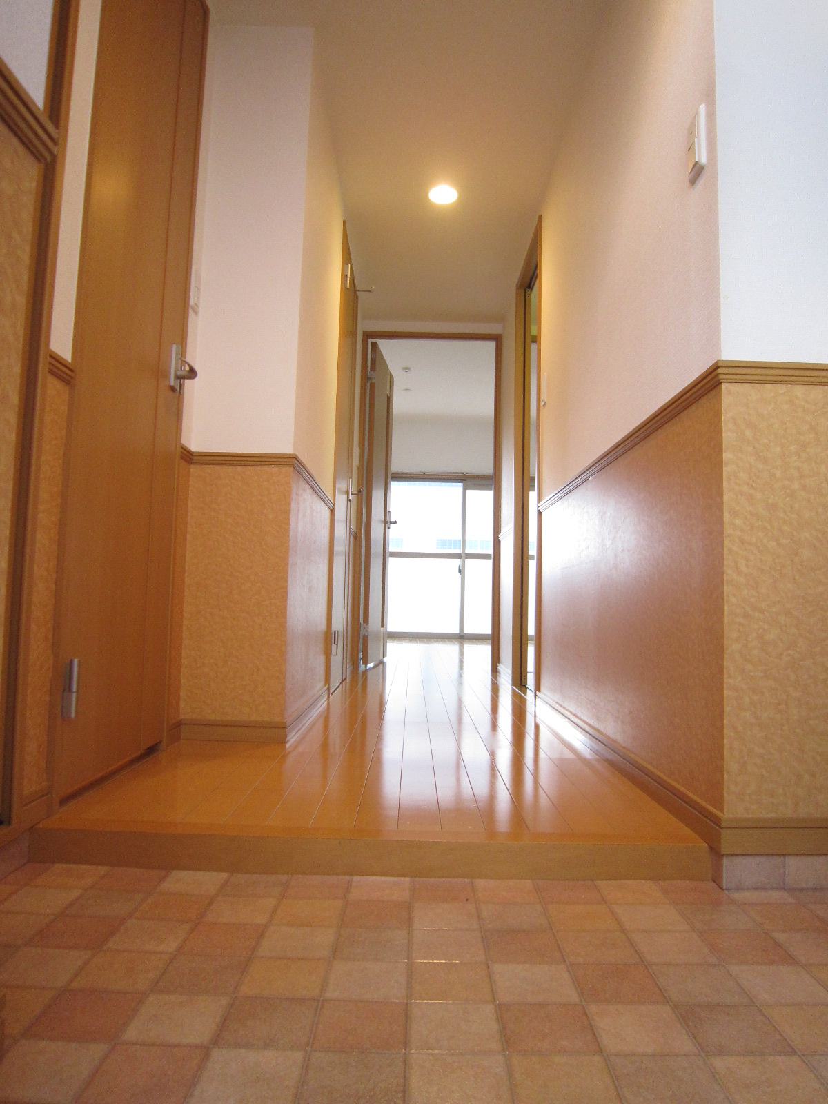 玄関　※同タイプの参考写真です。