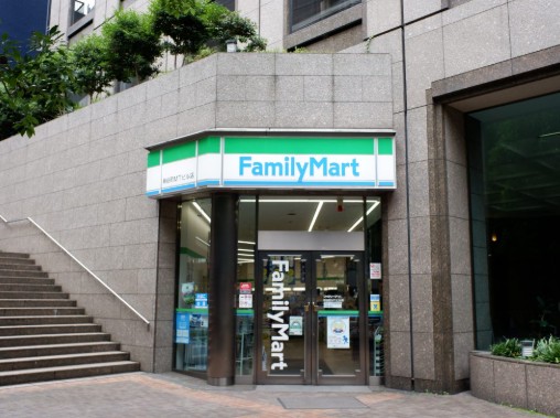 コンビニ　ファミリーマート神谷町MTビル店（コンビニ）まで128m