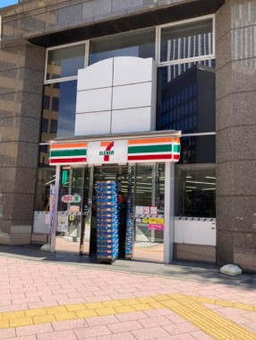 コンビニ　セブンイレブン虎ノ門5丁目店（コンビニ）まで72m