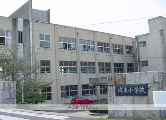 小学校　丸亀市立城東小学校（小学校）まで614m