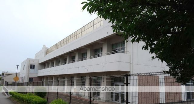 中学校　横浜市立岩井原中学校（中学校）まで544m