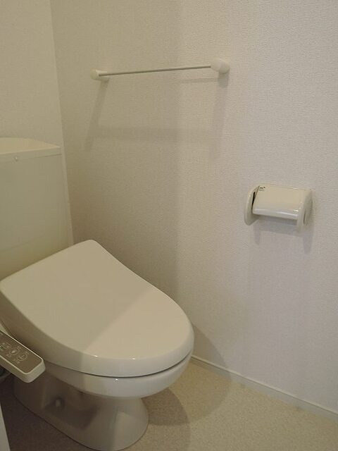 トイレ　ウォシュレット完備です。