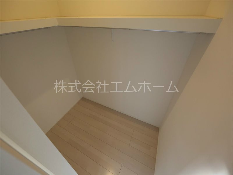 収納　ウォークインクローゼット（収納充実してます）同型写真
