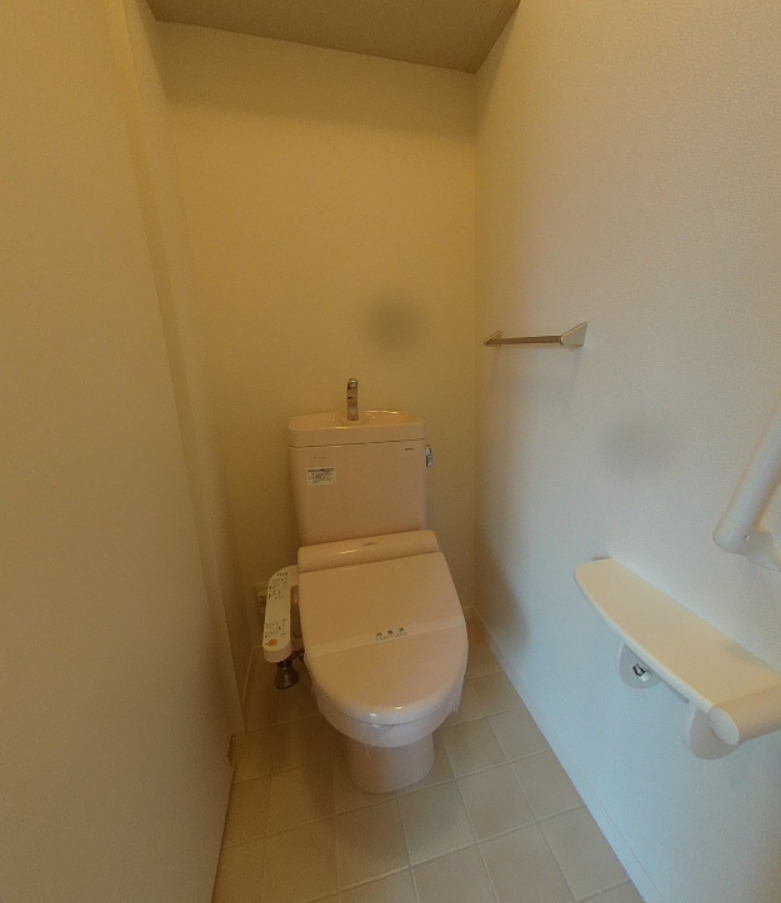 トイレ　※掲載写真は同タイプ住戸の参考写真です。間取り・内装等が異な