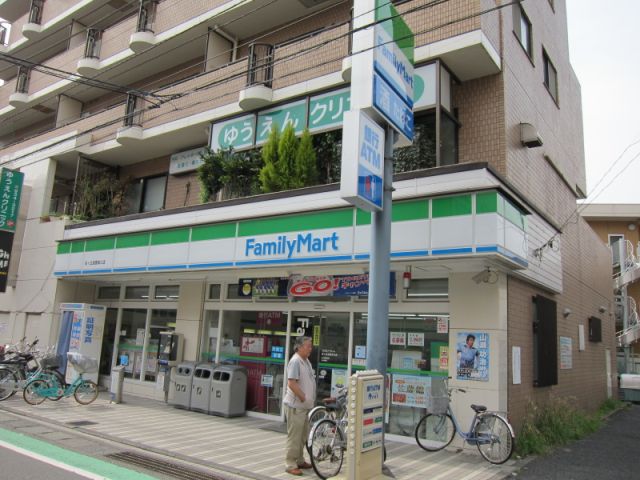コンビニ　ファミリーマート（コンビニ）まで150m