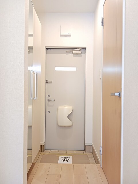 京王高尾線 山田駅 徒歩10分 2階建 築9年の玄関写真