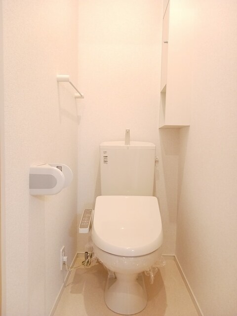 京王高尾線 山田駅 徒歩10分 2階建 築9年のトイレ写真