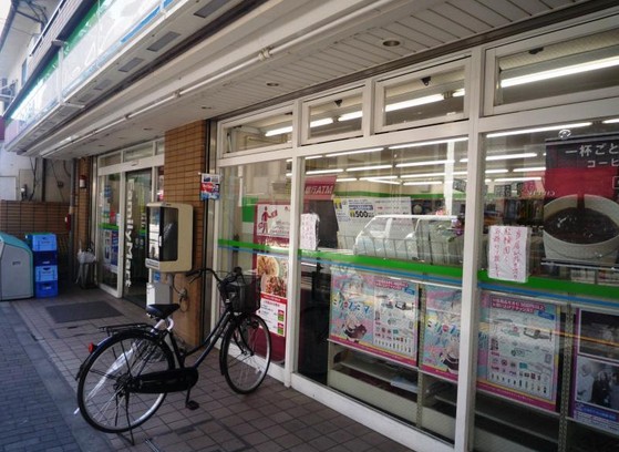 コンビニ　ファミリーマート板橋一丁目店（コンビニ）まで218m