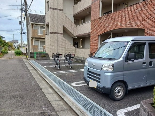 駐車場　車をお持ちの方に嬉しい駐車場付きの物件です
