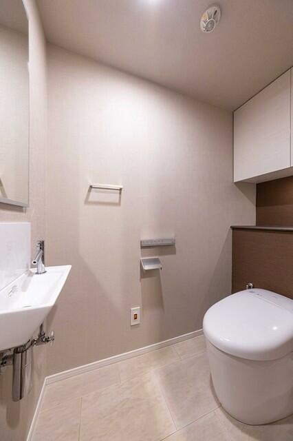 トイレ　※写真は同タイプ住戸です。