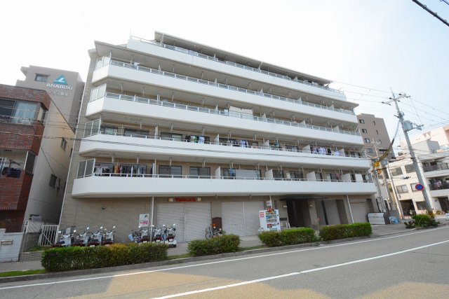 建物外観　防犯カメラ付きで安心！エレベーター付きで便利！