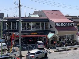 飲食店　マクドナルド用賀インター店（飲食店）まで320m