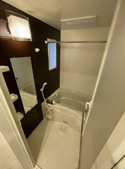 バス・シャワールーム　追い焚き機能、浴室乾燥機付きバス。