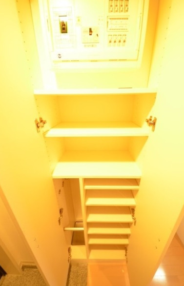 玄関　別部屋の画像を使用しております。