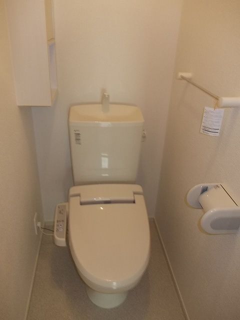 東急田園都市線 田奈駅 徒歩7分 2階建 築14年のトイレ写真