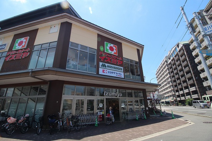スーパー　イズミヤ　堀川丸太町（スーパー）まで870m