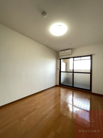 プレサンス新大阪の居間写真