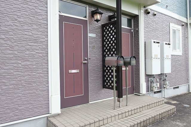 エントランス　落ち着いたエントランスです