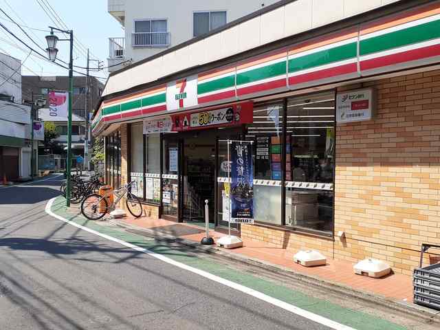 コンビニ　セブンイレブン（コンビニ）まで212m