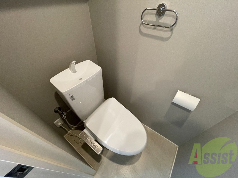 トイレ　トイレはこちらのウォシュレット付きになりますね。