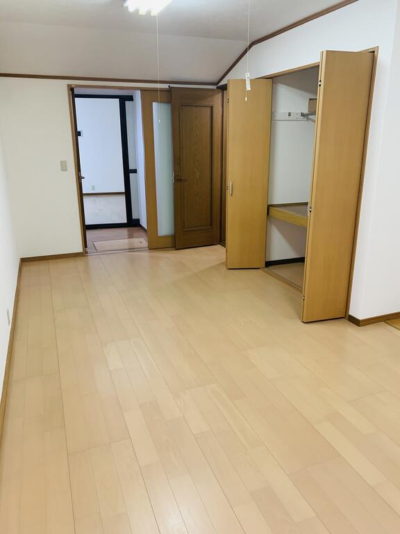 地下鉄西神・山手線 大倉山駅 徒歩11分 2階建 築30年の内装写真
