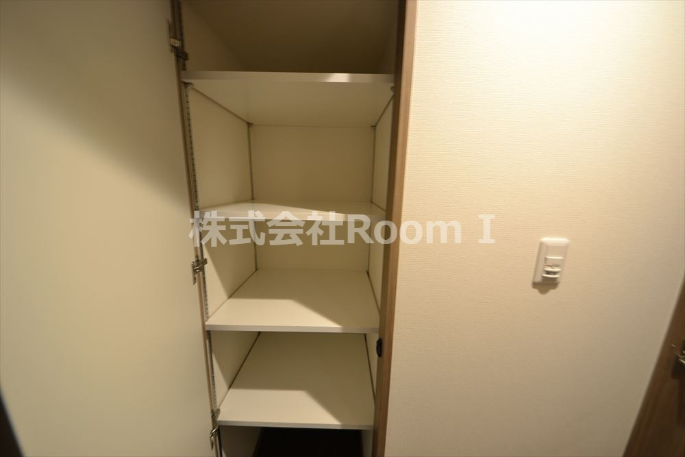 玄関　シンプルで使いやすい玄関です 反転