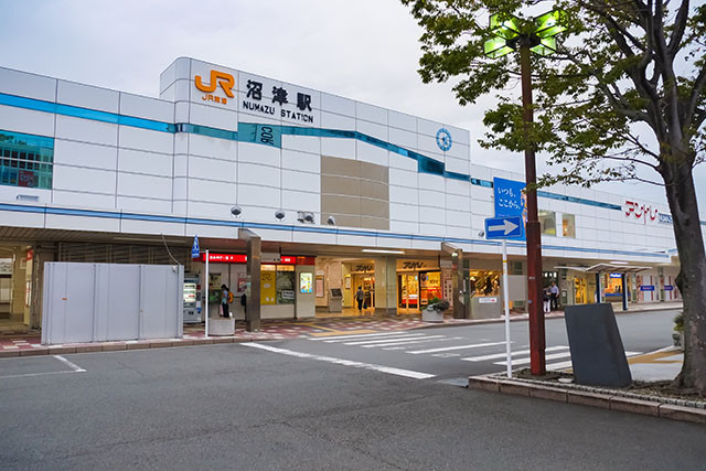 ショッピングセンター　沼津駅ビルアントレ（ショッピングセンター）まで435m