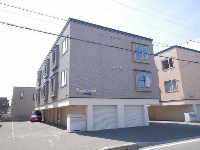 札幌市東区北四十八条東のアパートの建物外観