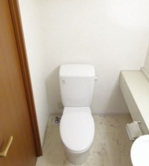 トイレ　★コンセント有、温水洗浄便座取り付け可能★