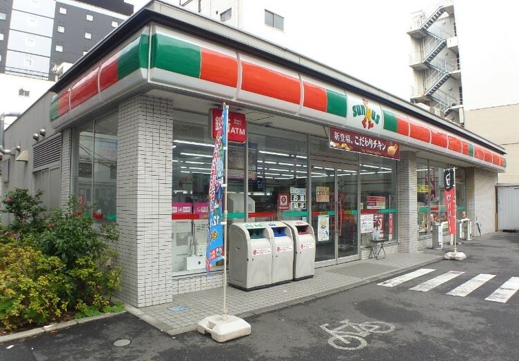 コンビニ　サンクス堀留町二丁目店（コンビニ）まで61m