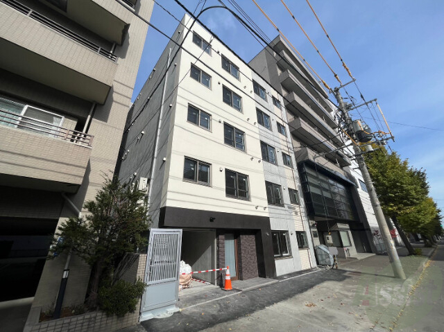 【札幌市中央区大通西のマンションの建物外観】