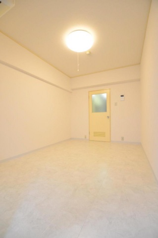 居室・リビング　同建物別部屋