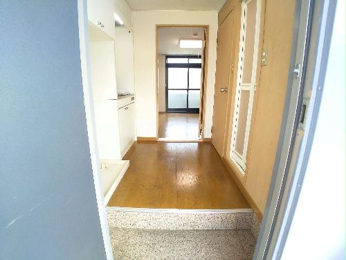 玄関　玄関ドアは防犯サムターン設置