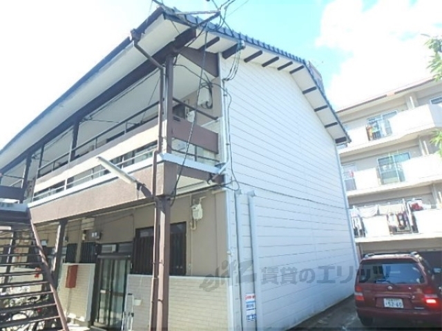 京都市山科区音羽山等地のアパートの建物外観