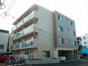 札幌市白石区東札幌二条のマンションの建物外観