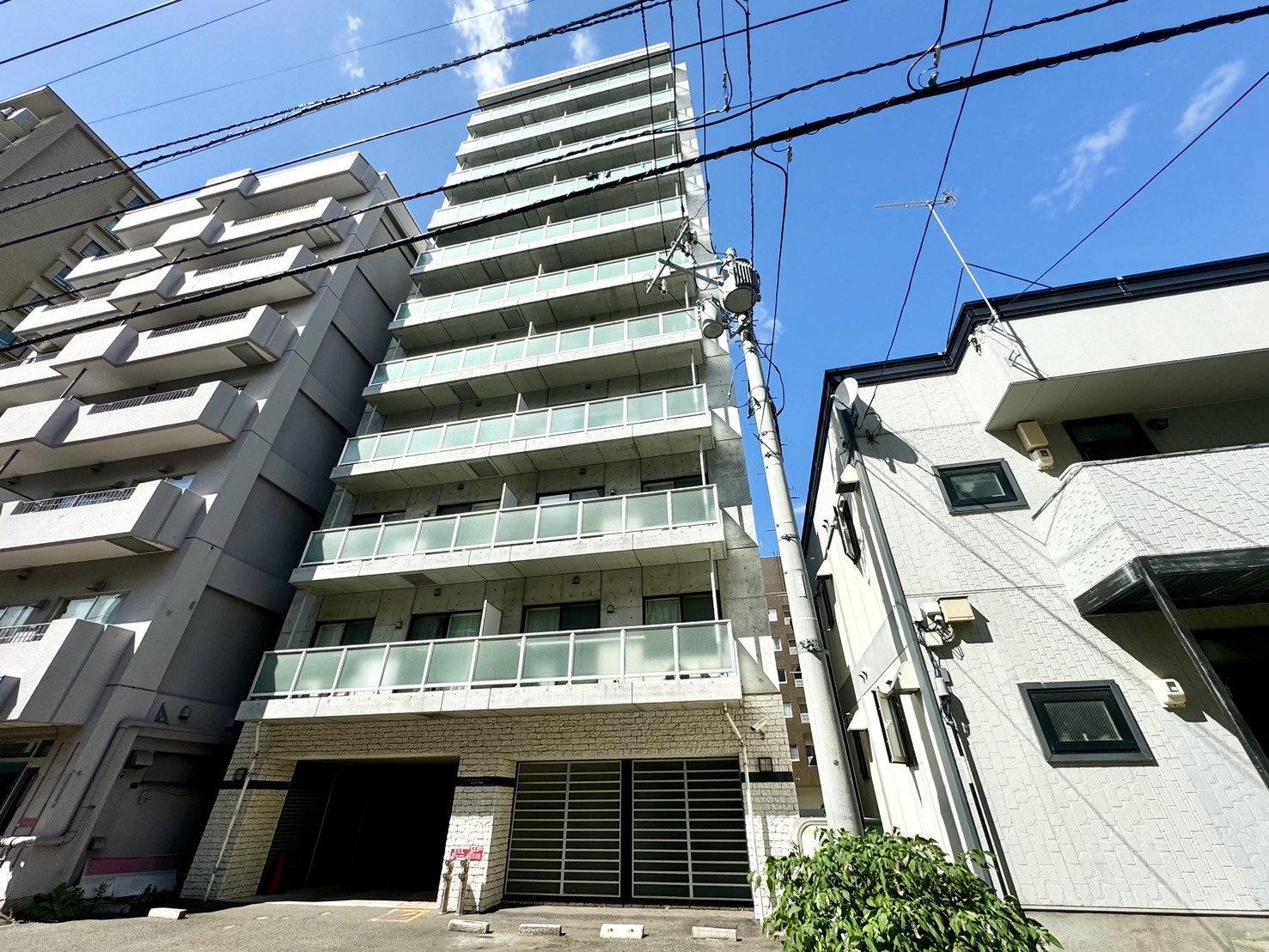 【札幌市北区北二十三条西のマンションの建物外観】