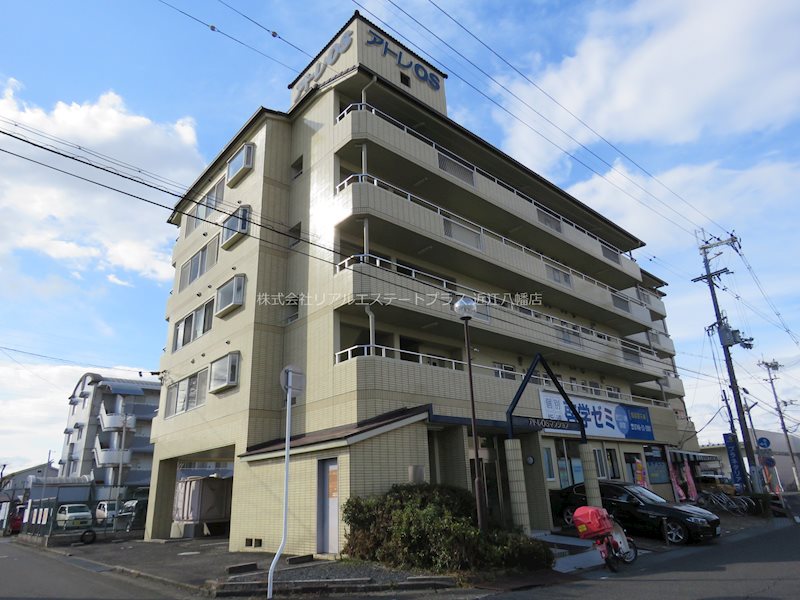 近江八幡市鷹飼町のマンションの建物外観