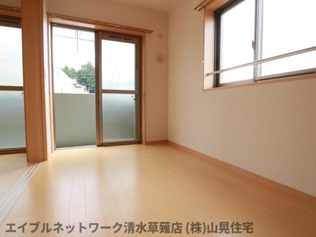 居室・リビング　ゆったり過ごせる居間です