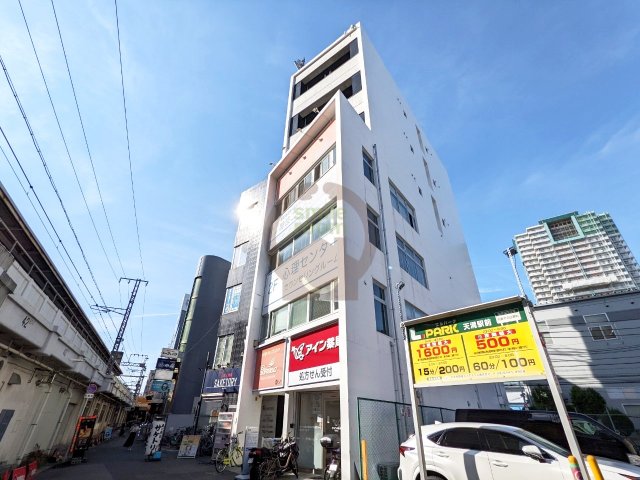 大阪市北区錦町のマンションの建物外観