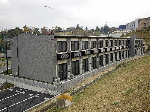 【レオパレス津田山手の建物外観】